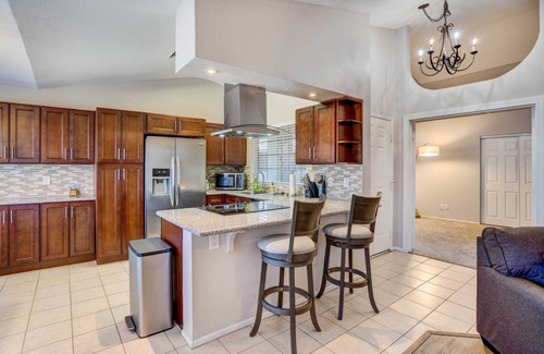 Chandler Condo | 7 Mi to Dtwn Chandler: Pet-Friendly Condo w/Pool
