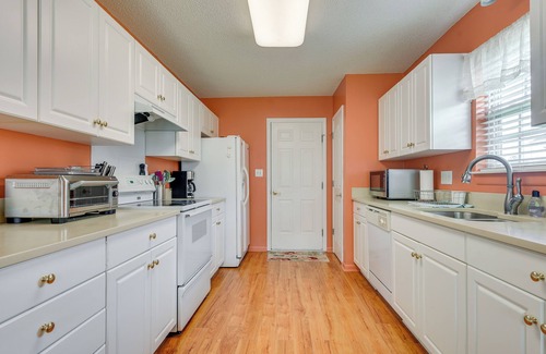 Little River House | 7 Mi to Myrtle Beach: Family-Friendly Home w/Yard