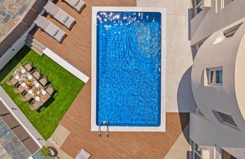 Petaloudes Villa | 7 min from Center - 6BR Villa with Airport Shuttle