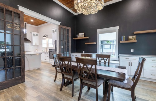 Waco House | 7 Minute Drive to Baylor! Walk to the Zoo! This1903 home, brought back to life!