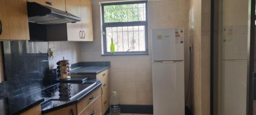 Bedfordview House | 7 on school - Cozy guesthouse 15 min drive from airport and close to major highways