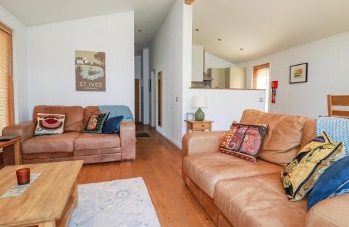 Looe House | 7 Stonerush Valley