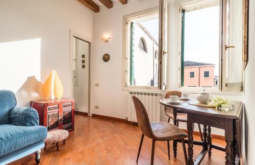 Cannaregio Apartment | 7 WINDOWS ON VENICE by LionHost