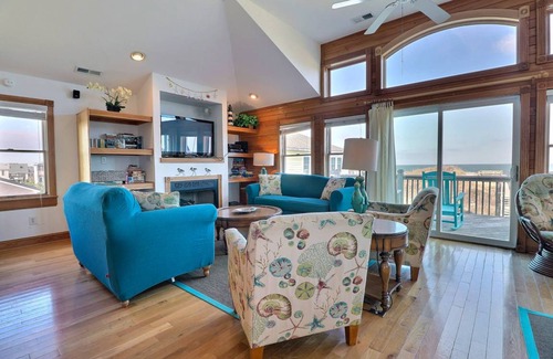 South Nags Head House | 7030 Explorers Beacon Oceanfront Pool & Hot Tub
