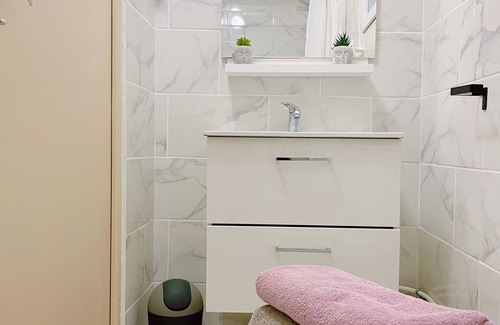 Bagnolet Apartment | 721 Functional apartment close to the metro and Paris 20 ème