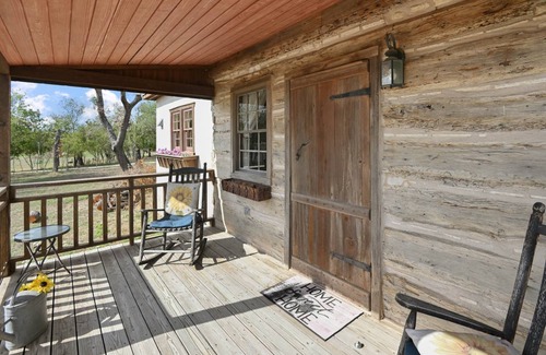 Fredericksburg Cabin | 75 m² Cabin ∙ 1 bedroom ∙ 2 guests