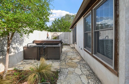 Fredericksburg Cabin | 75 m² Cabin ∙ 1 bedroom ∙ 2 guests