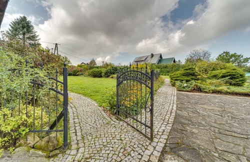 Borowna Other | 750 m² Accommodation ∙ 6 bedrooms ∙ 12 guests