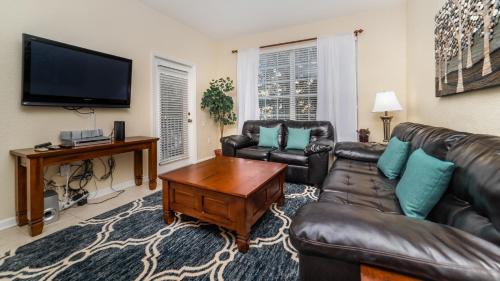 Crestwynd Bay House | 7650 Comrow #204