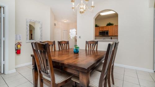 Crestwynd Bay House | 7650 Comrow #204