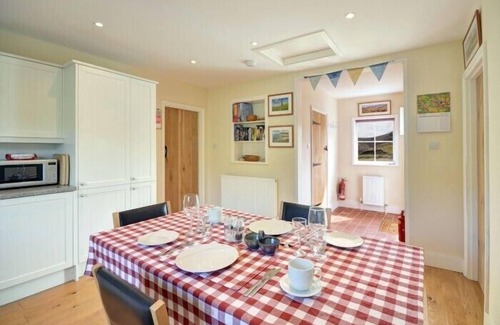 Ardroil Cottage | 7B ARDROIL, pet friendly, with a garden in Uig Isle Of Lewis
