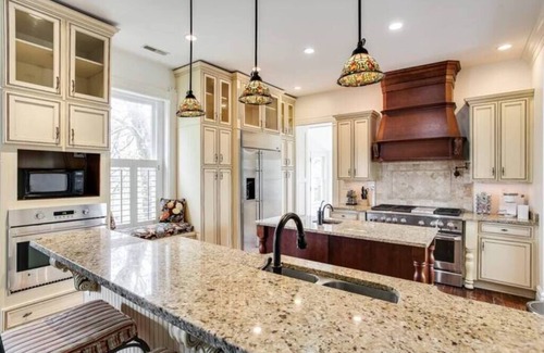 Clifton House | 7Br/4Ba - 4k Ft - Updated Gorgeous Historic Home