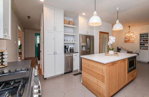 Austin House | 7BR Hill Country Oasis - Pool, Hot Tub & Games for Your Ultimate Getaway