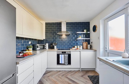 Halifax House | 7mins→Halifax/Brighouse | Pets OK | Parking 2 cars