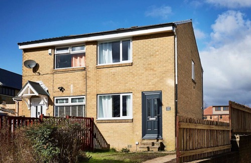 Halifax House | 7mins→Halifax/Brighouse | Pets OK | Parking 2 cars