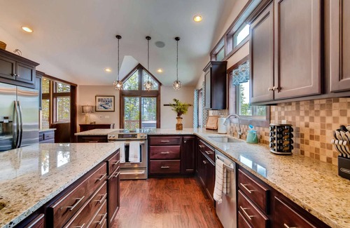 Fairplay House | 7th Nt Free!Game Rm,Huge Deck,Hot Tub,BBQ,Dog Run,Hiking Trails.Wildlife