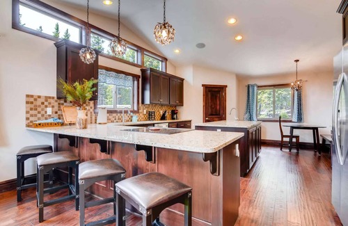 Fairplay House | 7th Nt Free!Game Rm,Huge Deck,Hot Tub,BBQ,Dog Run,Hiking Trails.Wildlife