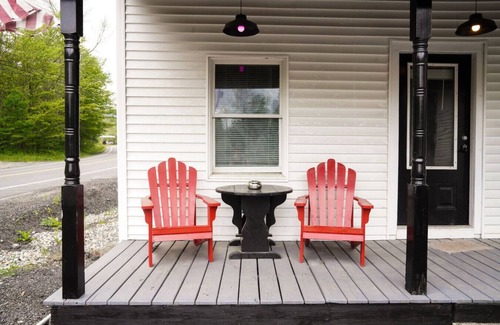 Plymouth House | 8 Bedroom Roadhouse btw. Killington & Okemo