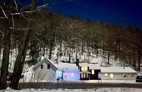 Plymouth House | 8 Bedroom Roadhouse btw. Killington & Okemo