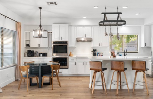 Desert Sunset House | 8 Beds|3 Showers|Gameroom, Gym, Pool, Spa & BBall