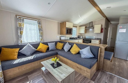Hunstanton House | 8 berth caravan by the beautiful beach of Hunstanton in Norfolk ref 23006W