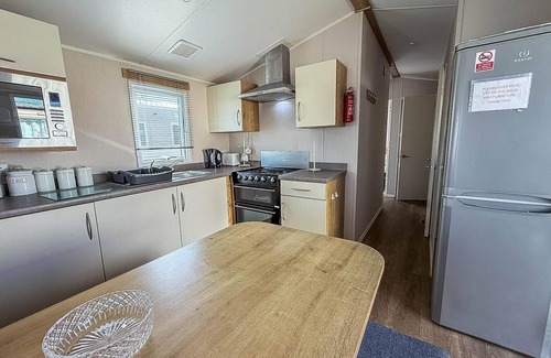 Hunstanton House | 8 berth caravan by the beautiful beach of Hunstanton in Norfolk ref 23006W