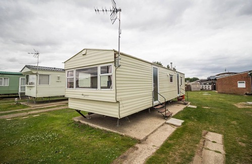 Clacton-on-Sea House | 8 berth caravan at Martello Beach Holiday Park in Essex ref 29001G