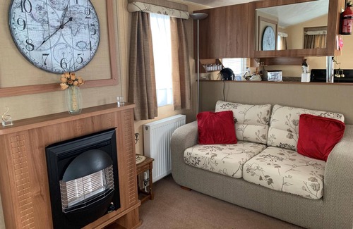 Hunstanton House | 8 berth caravan with decking at Manor Park in Hunstanton ref 23065W