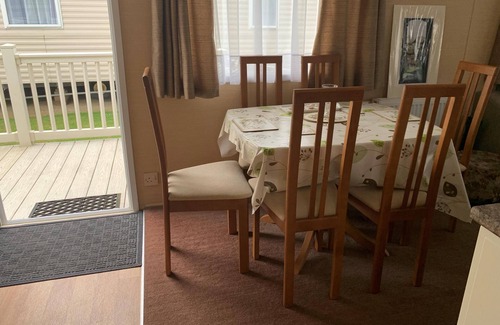 Hunstanton House | 8 berth caravan with decking at Manor Park in Hunstanton ref 23065W