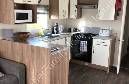 Tattershall House | 8 Berth Caravan with private hot tub