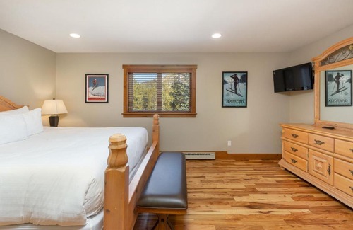 Crown House | 8 Crown Drive by Summit County Mountain Retreats