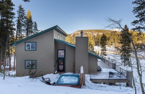 Crown House | 8 Crown Drive by Summit County Mountain Retreats