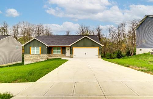 Dry Ridge House | 8 Mi to Ark Encounter Family Home with Deck and Grill