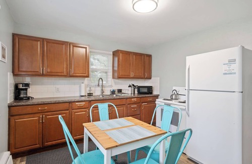 Cheyenne House | 8 mins to CFD 4Bdrm - 2Bath - 5Beds Full Duplex - 2 Kitchen's - 2 Living Room's