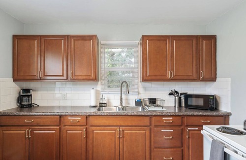 Cheyenne House | 8 mins to CFD 4Bdrm - 2Bath - 5Beds Full Duplex - 2 Kitchen's - 2 Living Room's