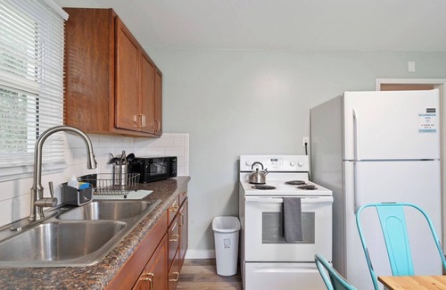 Cheyenne House | 8 mins to CFD 4Bdrm - 2Bath - 5Beds Full Duplex - 2 Kitchen's - 2 Living Room's