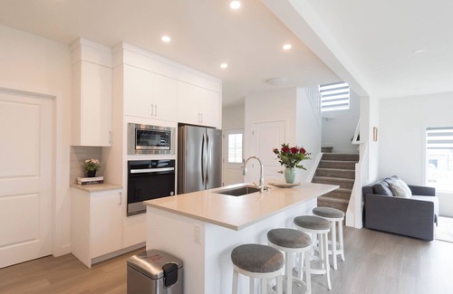 Airdrie House | 8 pax* NEW House *GYM* Garage parking*Airport*Dog friendly