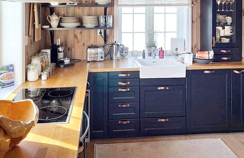 Sor-Aurdal House | 8 person holiday home in Reinli