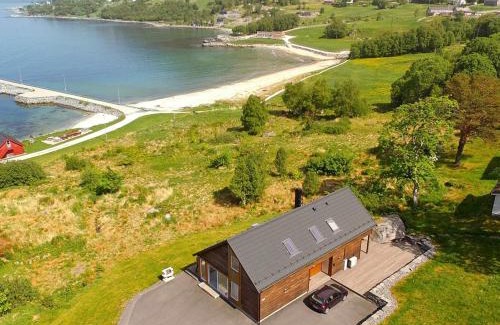 Stadlandet House | 8 person holiday home in Åram