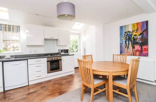 Helmsley Cottage | 8 POTTERGATE MEWS, family friendly in Helmsley