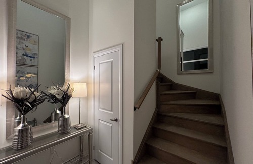 Gormley House | 8 Queen Beds - Ivylea Refined Luxury Estates in Richmond Hill