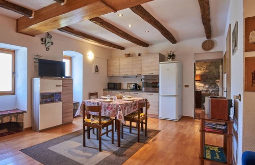 Claino Con Osteno Apartment | 80 m² Apartment ∙ 1 bedroom ∙ 4 guests