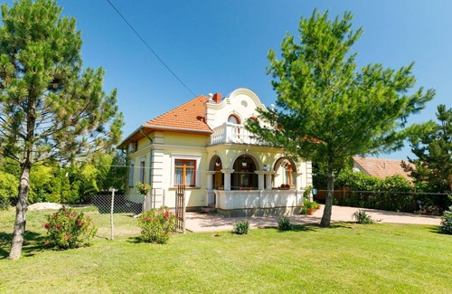 Balatonoszod Apartment | 80 m² Apartment ∙ 1 bedroom ∙ 5 guests