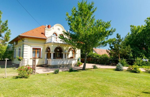 Balatonoszod Apartment | 80 m² Apartment ∙ 1 bedroom ∙ 5 guests