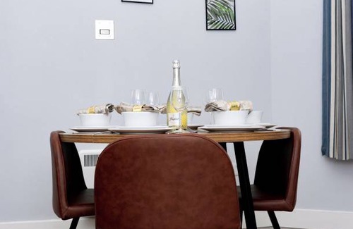 Wrexham Apartment | 80 m² Apartment ∙ 3 bedrooms ∙ 10 guests