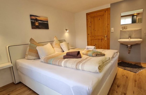 See Apartment | 80 m² Apartment ∙ 3 bedrooms ∙ 6 guests