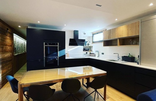 Jeux Apartment | 80 m2, ski in/out center Alpe d'huez, luxury 8p 3bdrm 3bathroom 3 terraces with fireplace SPOT