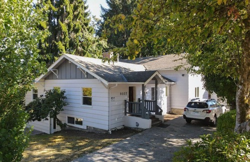 Esperance House | 8022 upper · 5b3b Unit @Edmonds/8 mins to Ferry Terminal