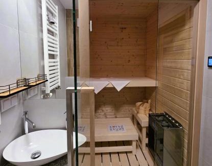 Gliwice Apartment | 81 degrees - Hot Lodging - Gorąca Kwatera w centrum Gliwic z prywatną sauną