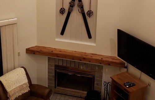 Clymer House | 💖 8280 The Peak- Hot tub, on slopes, Pool Table, Golf Course, Fire Pit 🔥